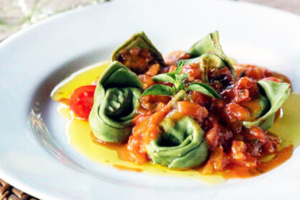 Agnolotti Verde com Ricota, Uva Passas e Nozes