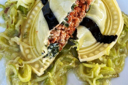 Raviolis de salmão e creme de espinafre